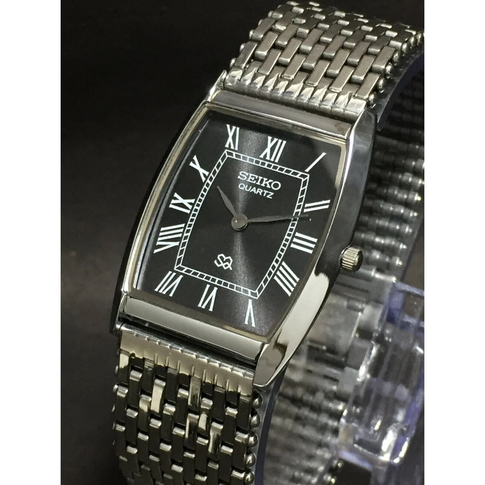 Vintage Style Seiko Quartz Mens Silver Watch & Black accents W/ Metal Strap - Picture 4 of 7